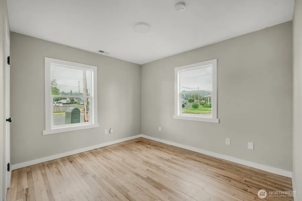 1001 S 6th Avenue Kelso WA 98626