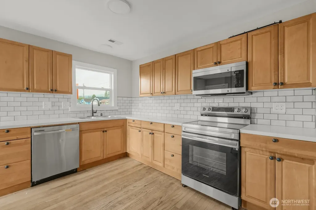 1001 S 6th Avenue Kelso WA 98626