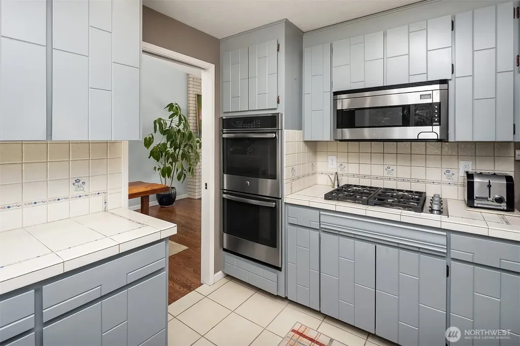 1033 8th Avenue S Edmonds WA 98020