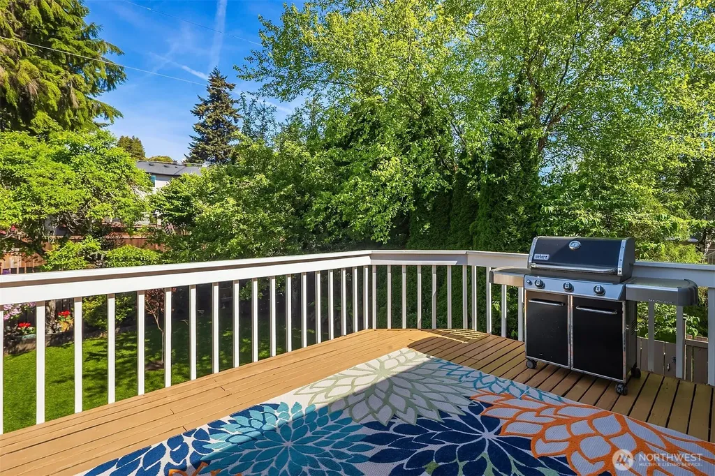 1033 8th Avenue S Edmonds WA 98020
