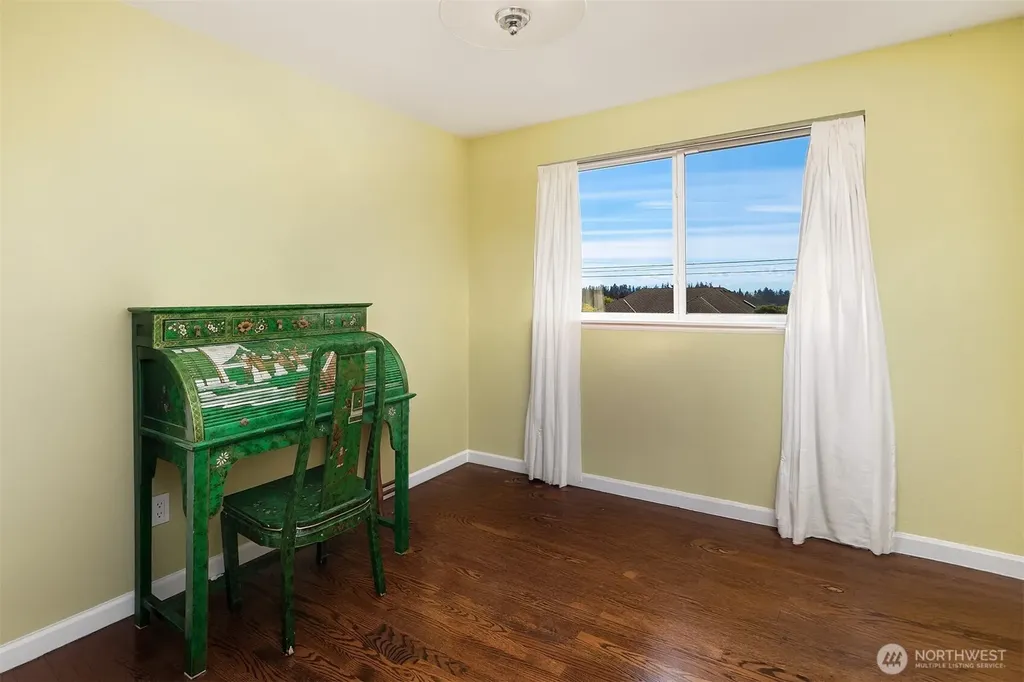 1033 8th Avenue S Edmonds WA 98020