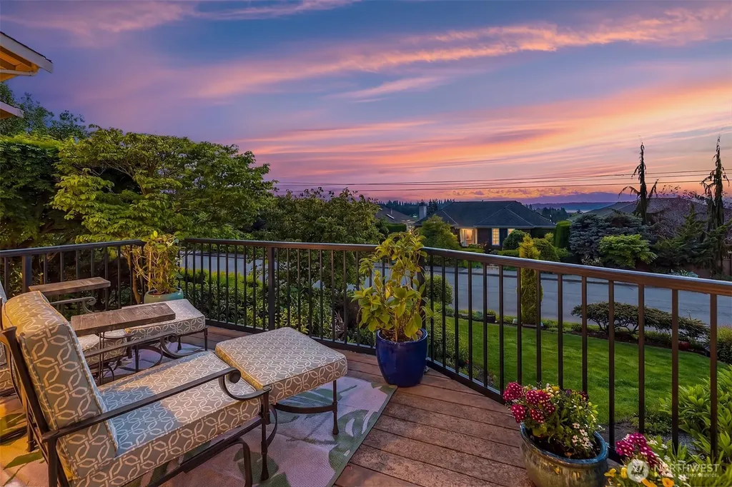 1033 8th Avenue S Edmonds WA 98020