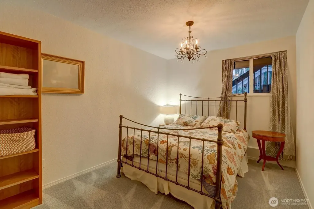 1033 8th Avenue S Edmonds WA 98020