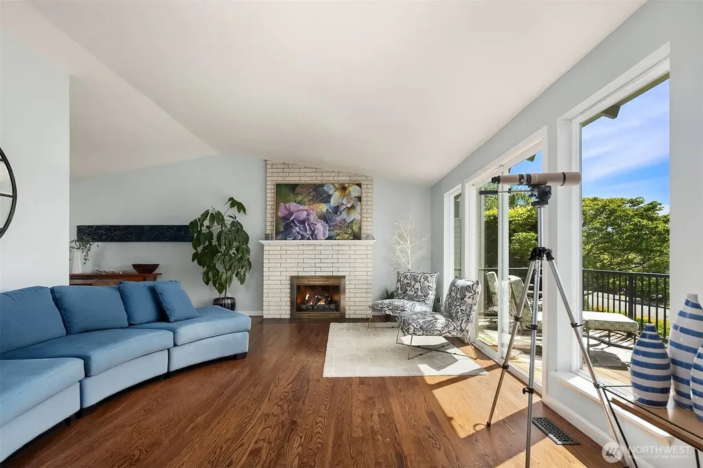 1033 8th Avenue S Edmonds WA 98020