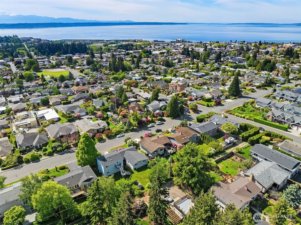 1033 8th Avenue S Edmonds WA 98020