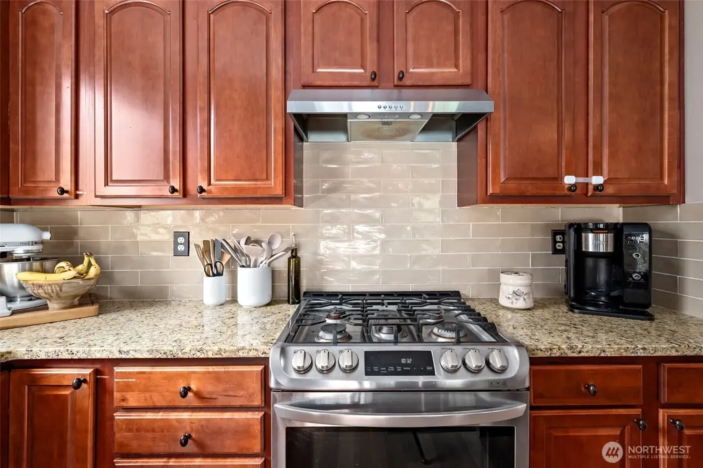 2851 SW Berwick Drive Oak Harbor WA 98277