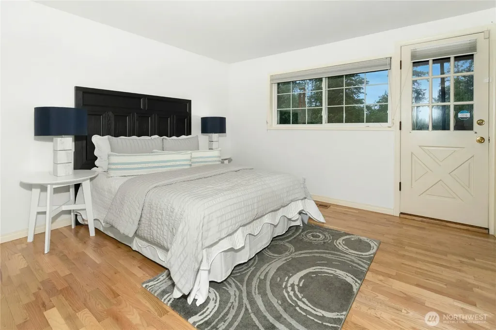 17518 NE 22nd Court Redmond WA 98052