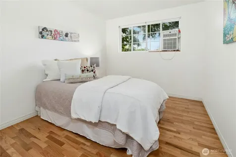 17518 NE 22nd Court Redmond WA 98052