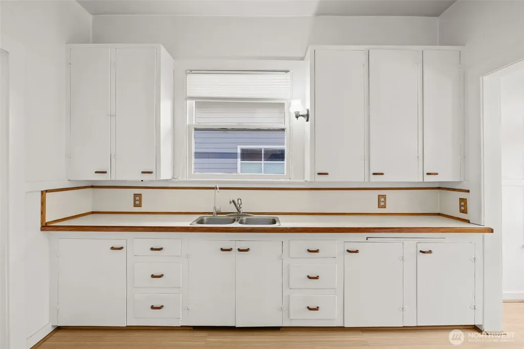 7843 Stroud Avenue N Seattle WA 98103