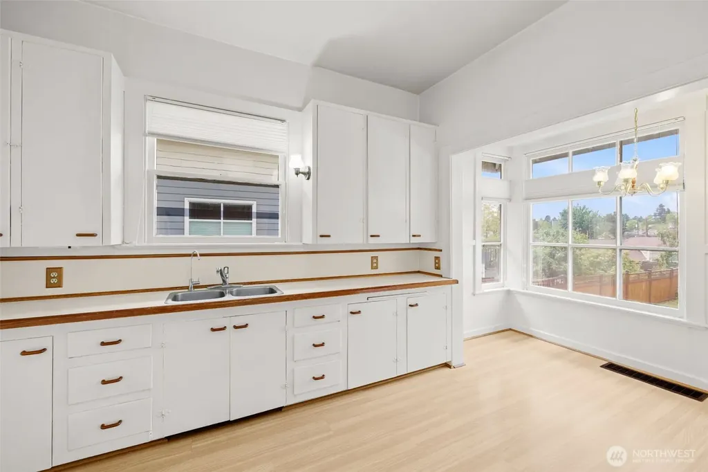 7843 Stroud Avenue N Seattle WA 98103