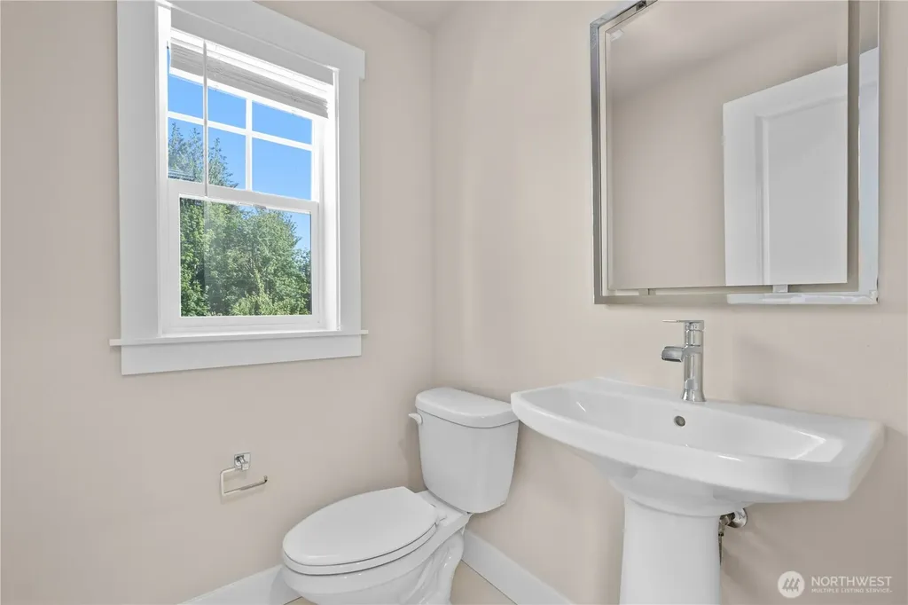 2204 176th Place SW Lynnwood WA 98037