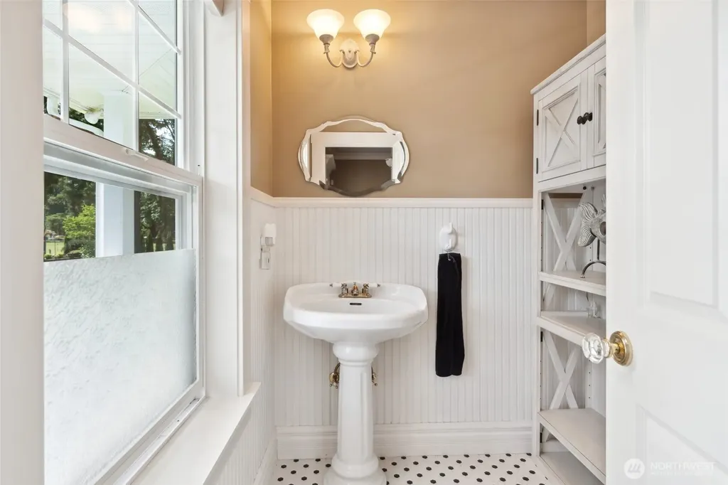253 Green Water Drive Toledo WA 98591