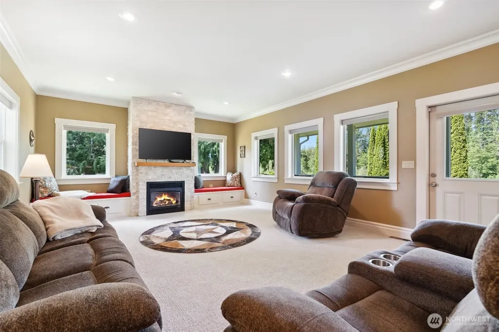 253 Green Water Drive Toledo WA 98591