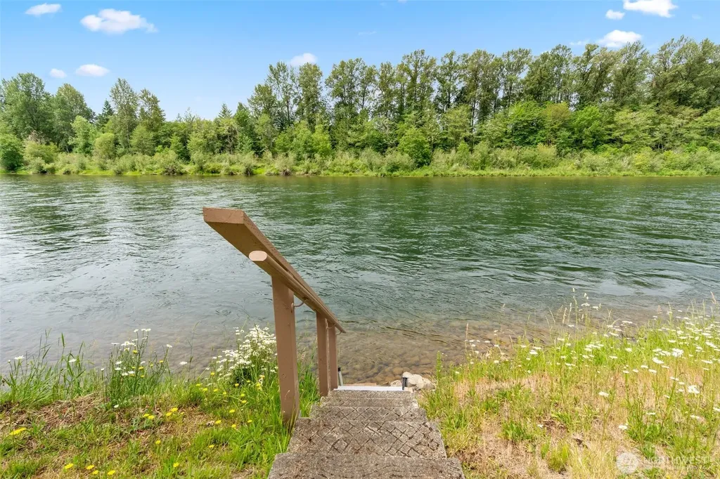 253 Green Water Drive Toledo WA 98591