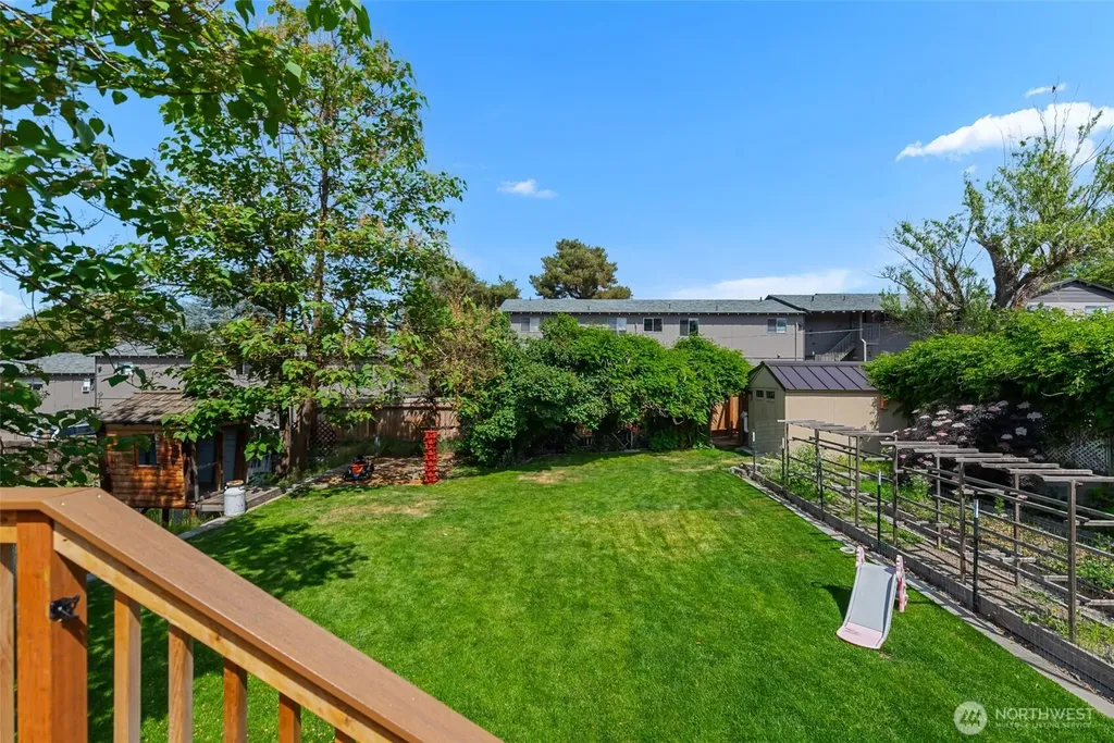 239 6th Street NE East Wenatchee WA 98802