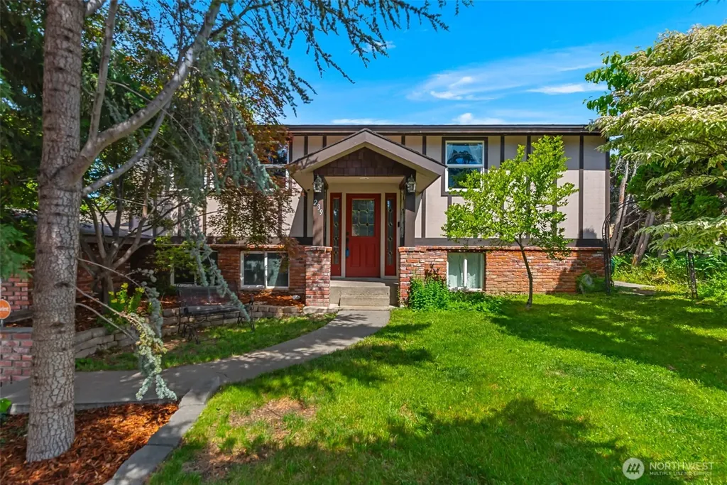 239 6th Street NE East Wenatchee WA 98802