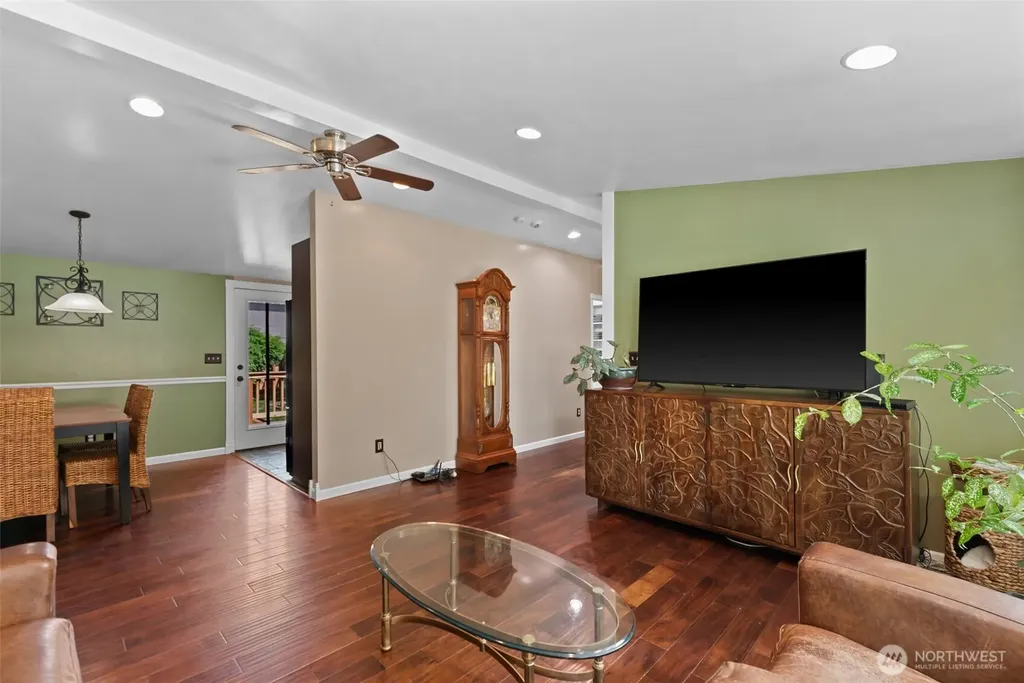 239 6th Street NE East Wenatchee WA 98802