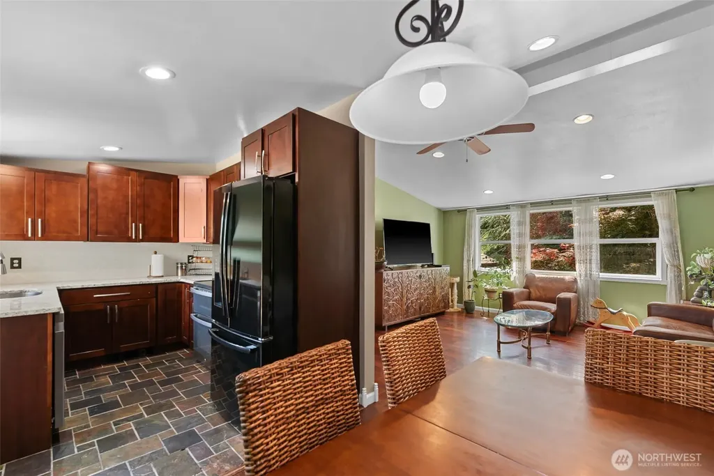 239 6th Street NE East Wenatchee WA 98802