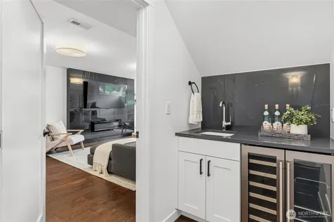4105 96th Avenue SE Mercer Island WA 98040