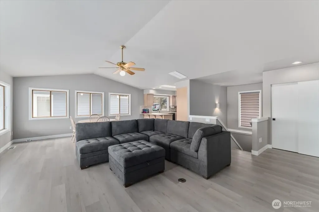 1496 S Lakeshore Road Chelan WA 98816