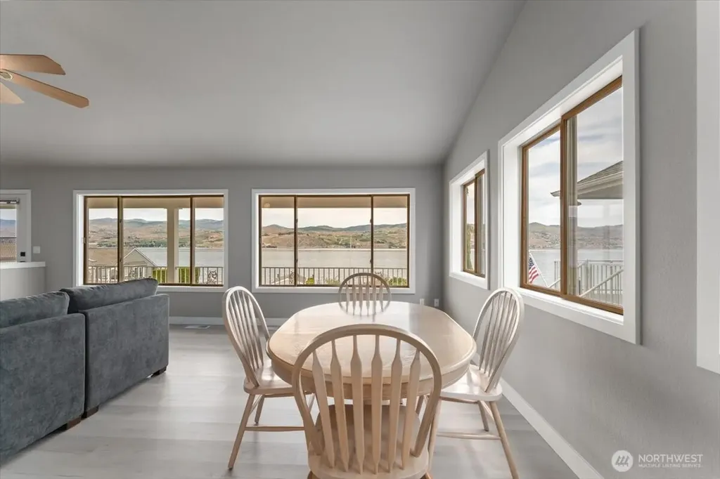 1496 S Lakeshore Road Chelan WA 98816