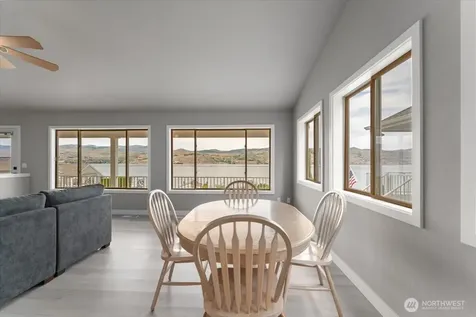 1496 S Lakeshore Road Chelan WA 98816
