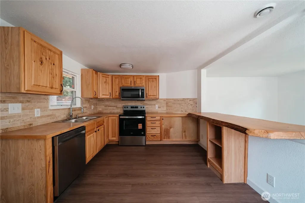 24251 26th Place S Des Moines WA 98198