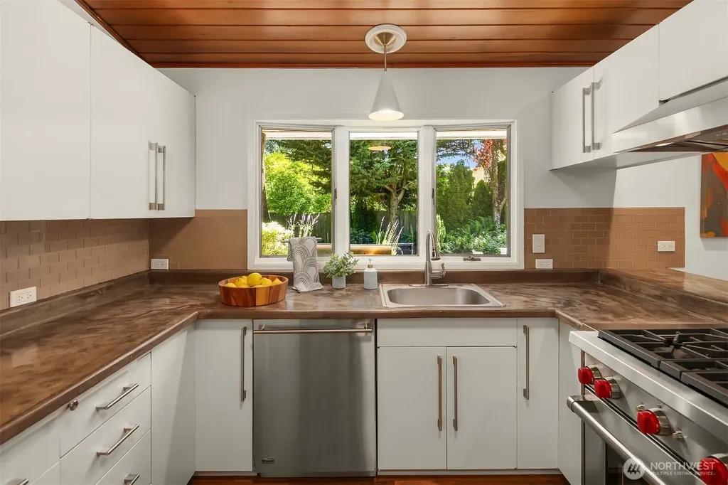 3600 86th Avenue SE Mercer Island WA 98040