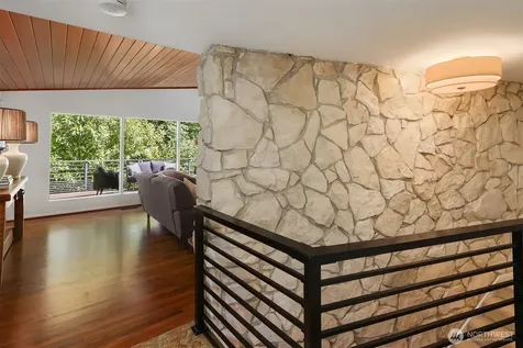 3600 86th Avenue SE Mercer Island WA 98040