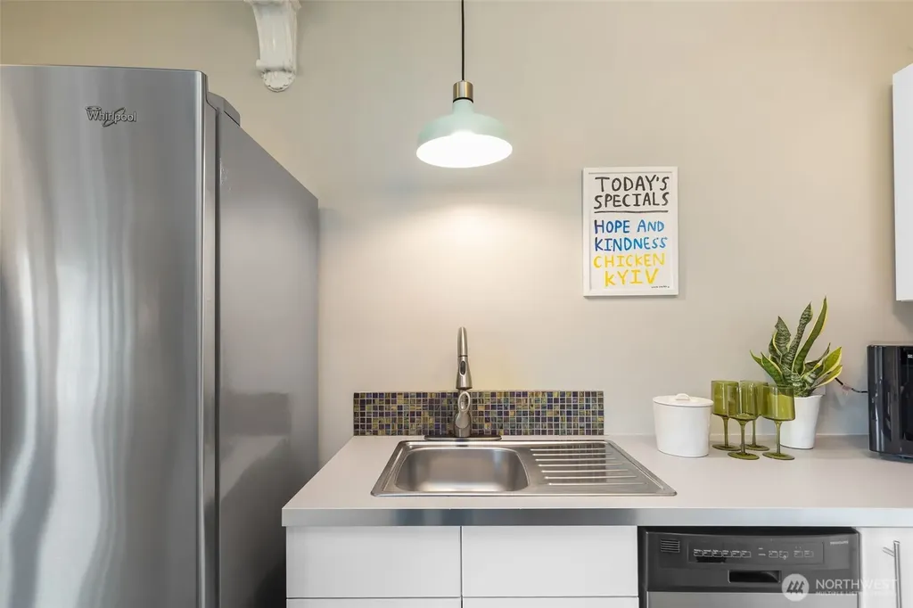 1136 13th Avenue Seattle WA 98122