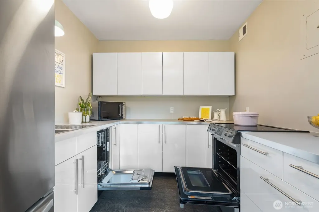 1136 13th Avenue Seattle WA 98122