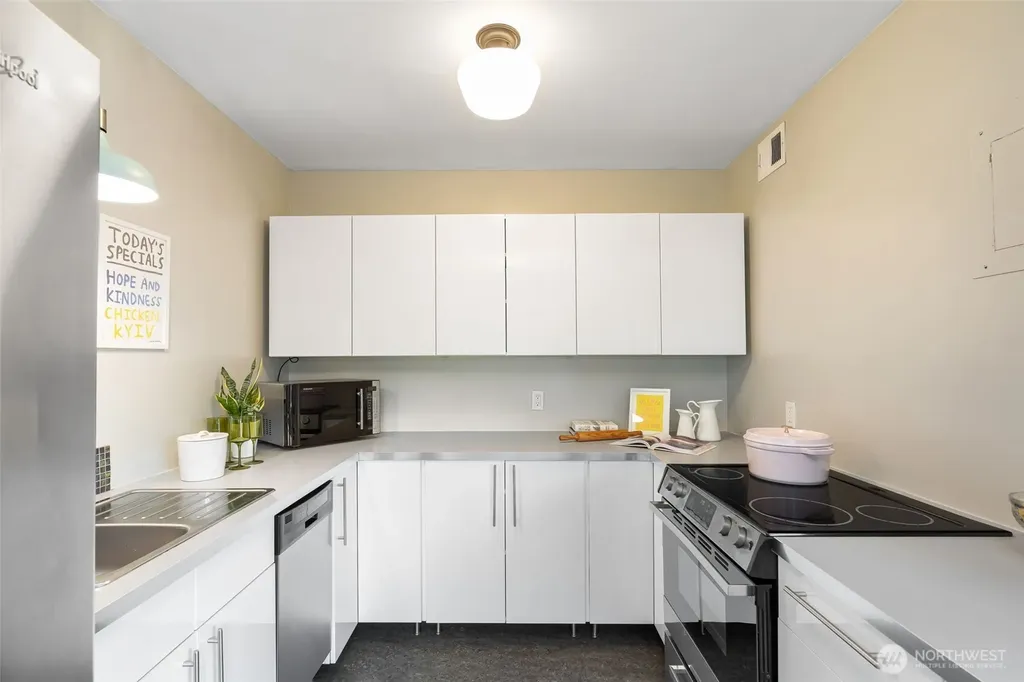 1136 13th Avenue Seattle WA 98122