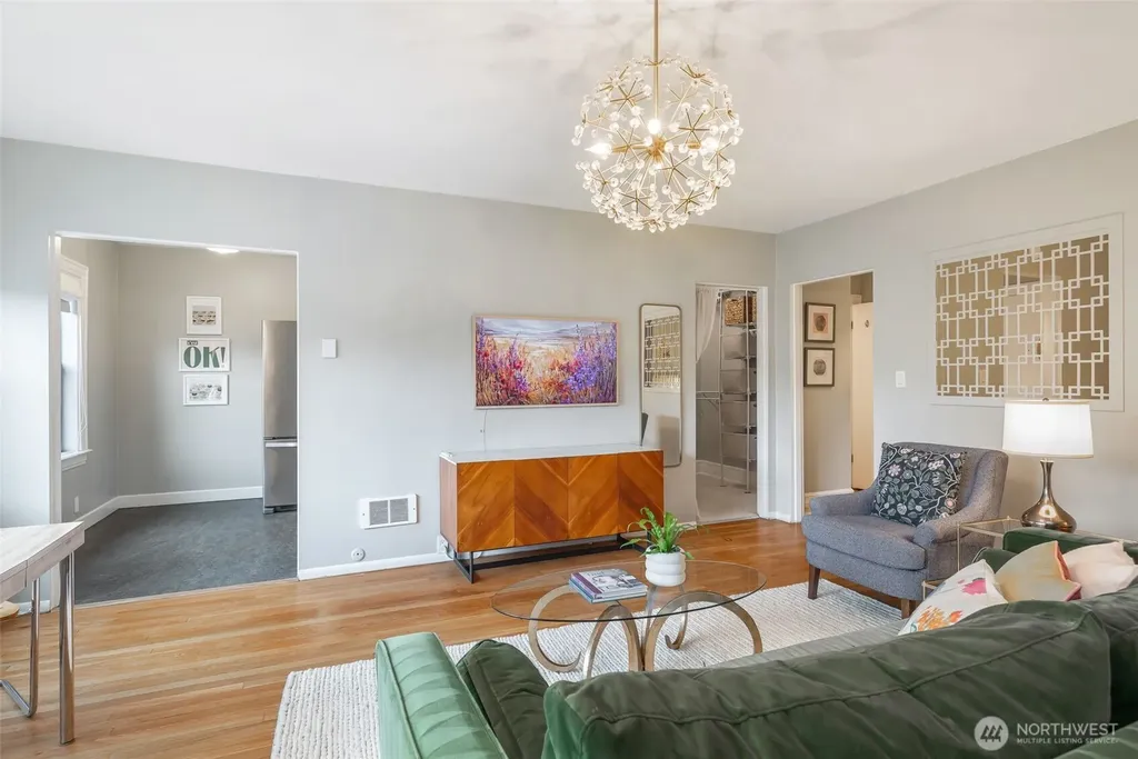 1136 13th Avenue Seattle WA 98122