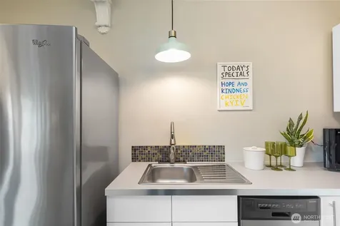 1136 13th Avenue Seattle WA 98122