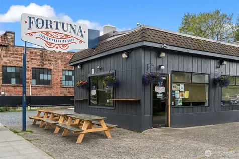 7600 Greenwood Avenue N Seattle WA 98103
