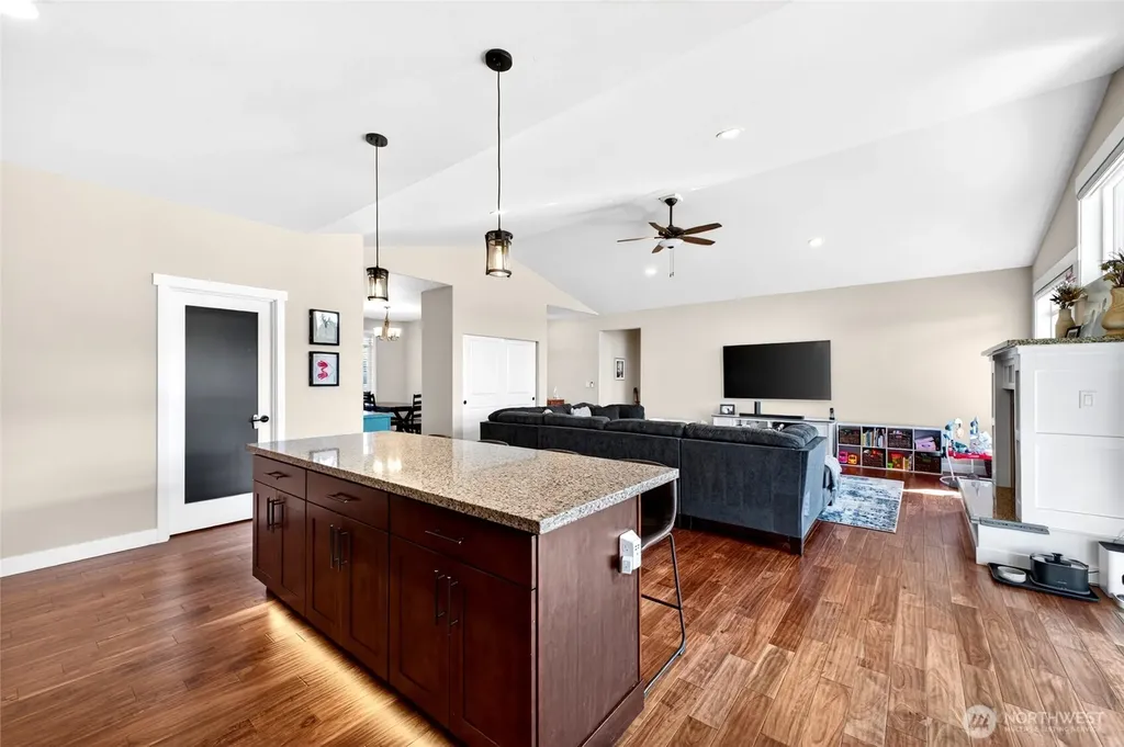 12111 Maxvale Hill Court SE Yelm WA 98597