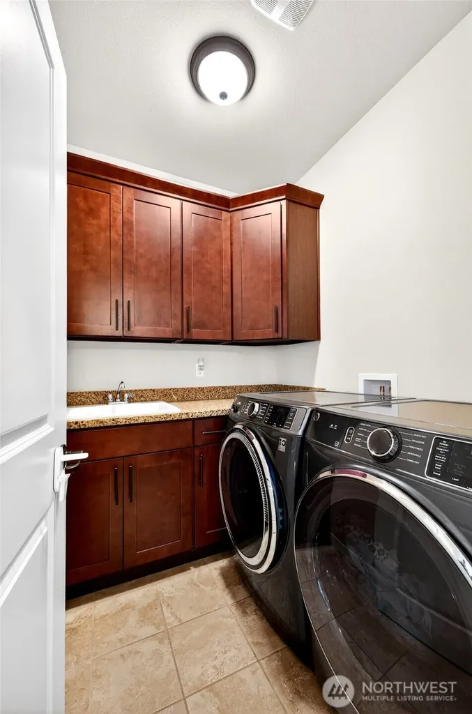 12111 Maxvale Hill Court SE Yelm WA 98597