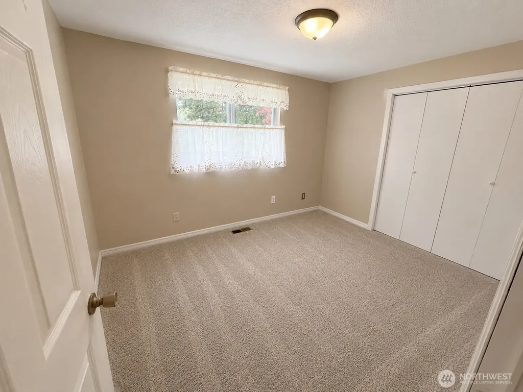 11210 133rd Avenue SE Rainier WA 98576