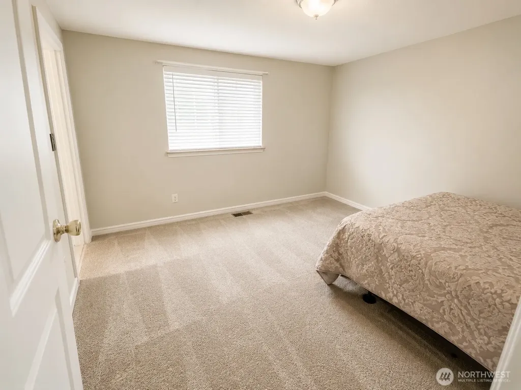 11210 133rd Avenue SE Rainier WA 98576