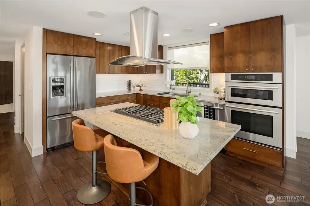9123 NE Juanita Drive Kirkland WA 98034