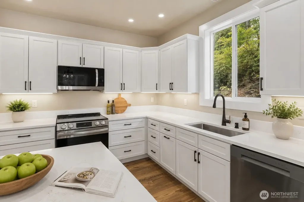 4140 Lakeview Avenue NW Bremerton WA 98312