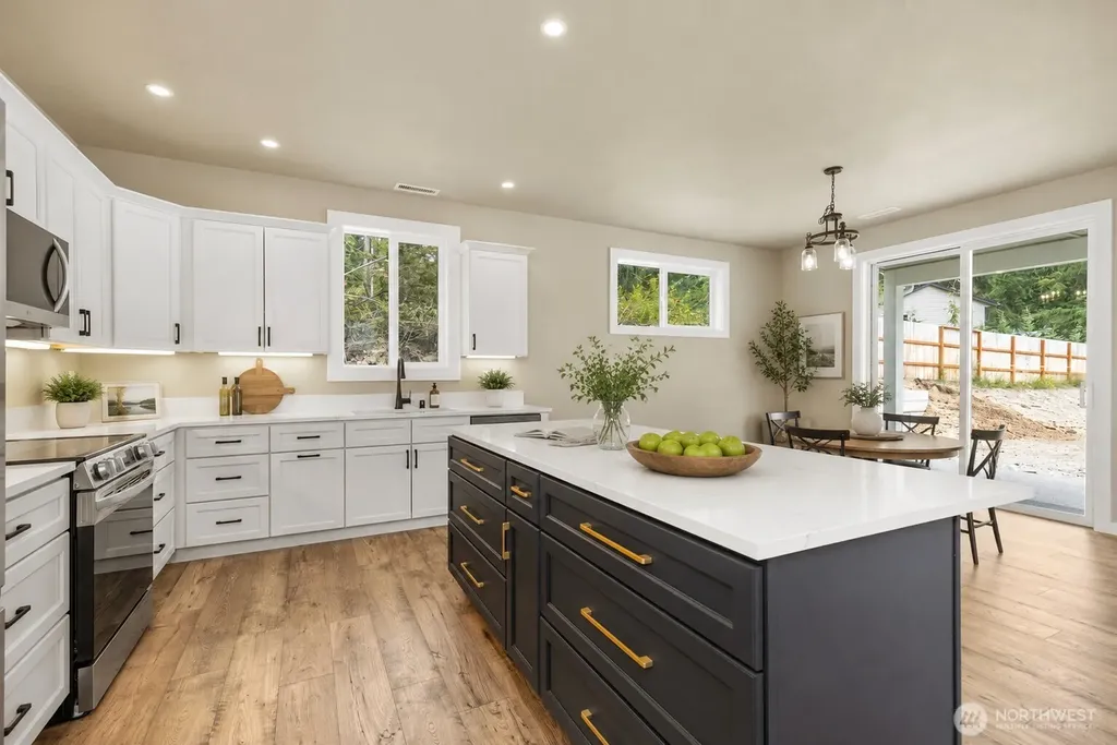4140 Lakeview Avenue NW Bremerton WA 98312