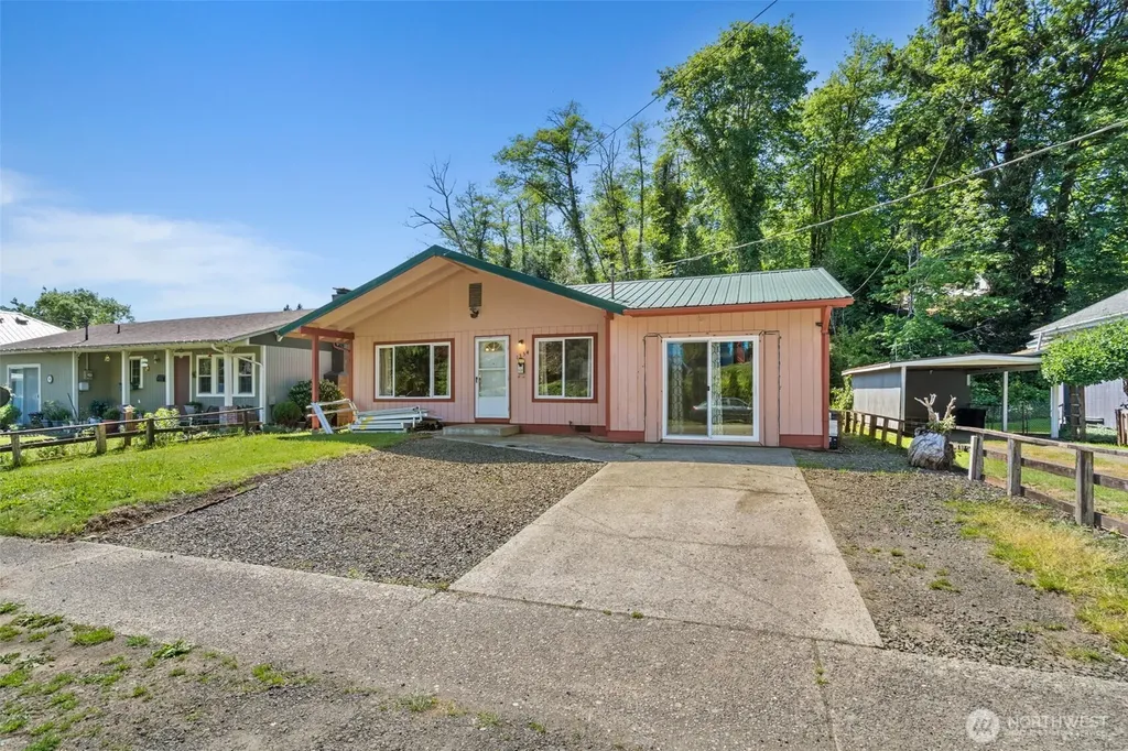 1334 Larch Street Raymond WA 98577