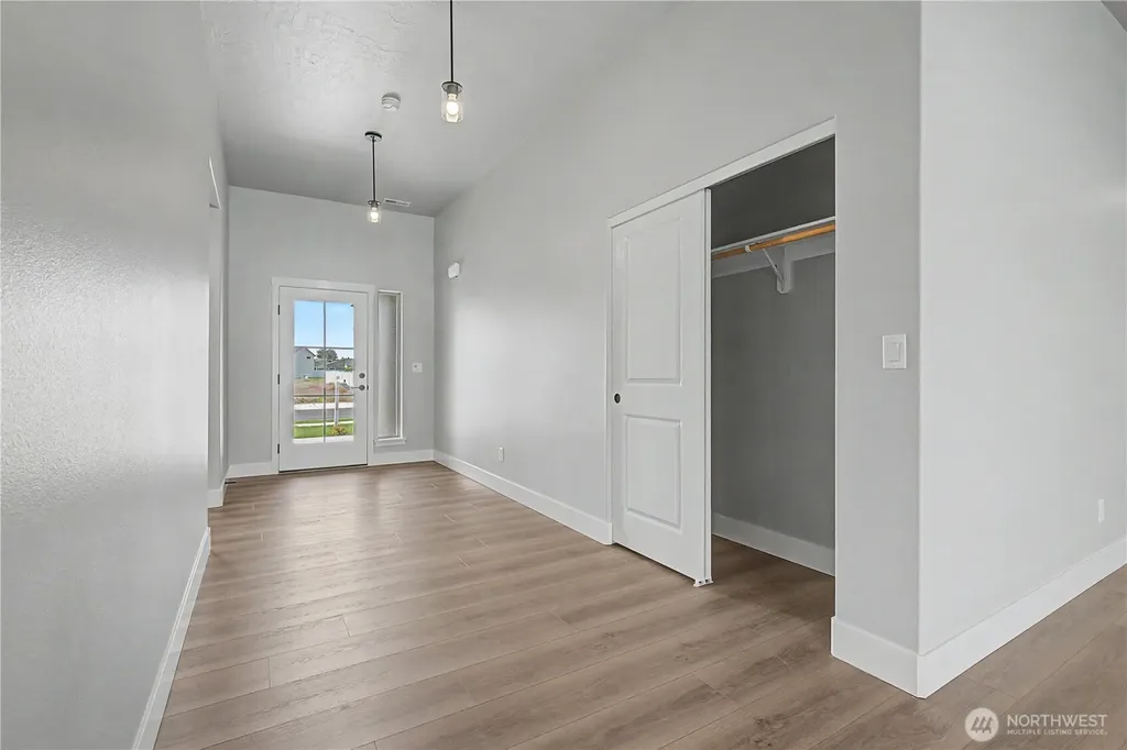523 N Lessor Loop Moses Lake WA 98837