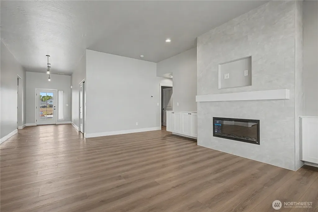 523 N Lessor Loop Moses Lake WA 98837