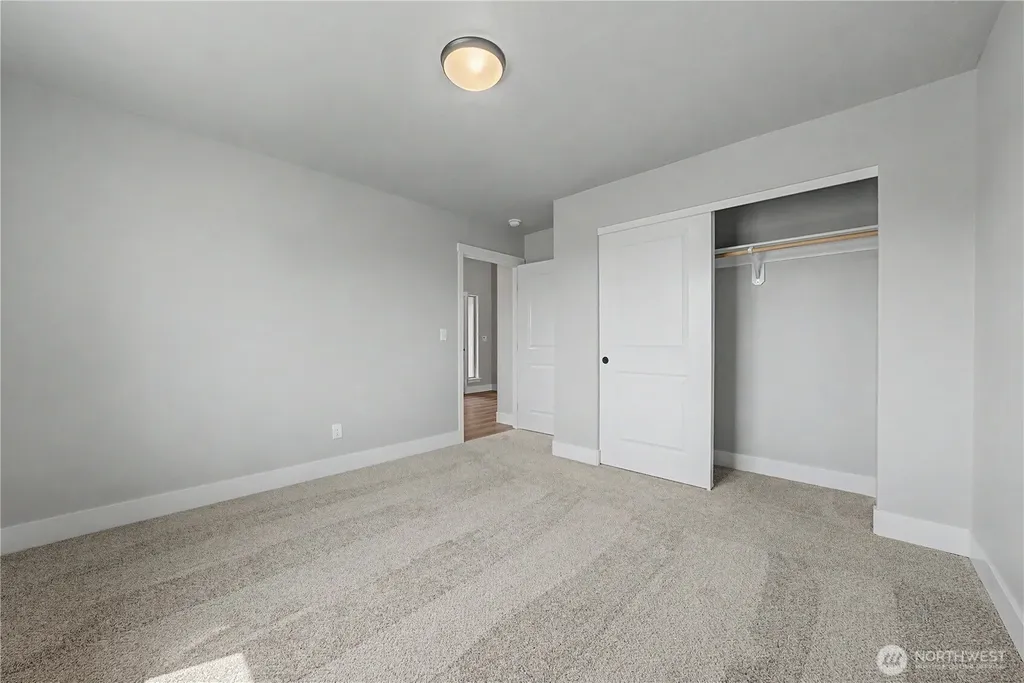 523 N Lessor Loop Moses Lake WA 98837