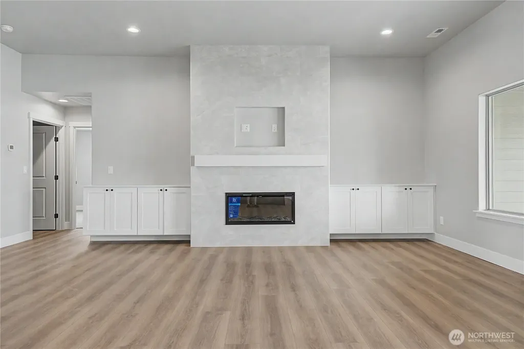 523 N Lessor Loop Moses Lake WA 98837