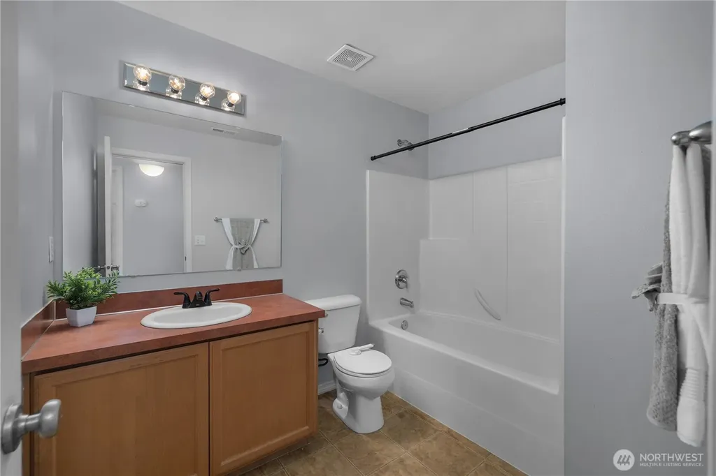 7604 Traditions Avenue NE Lacey WA 98516