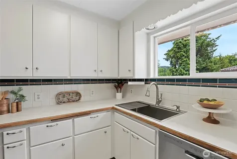 2402 Union Avenue NE Renton WA 98059