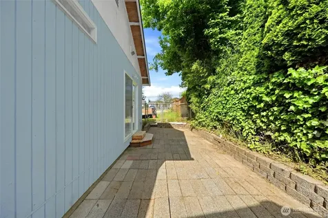 10330 Stone Avenue N Seattle WA 98133